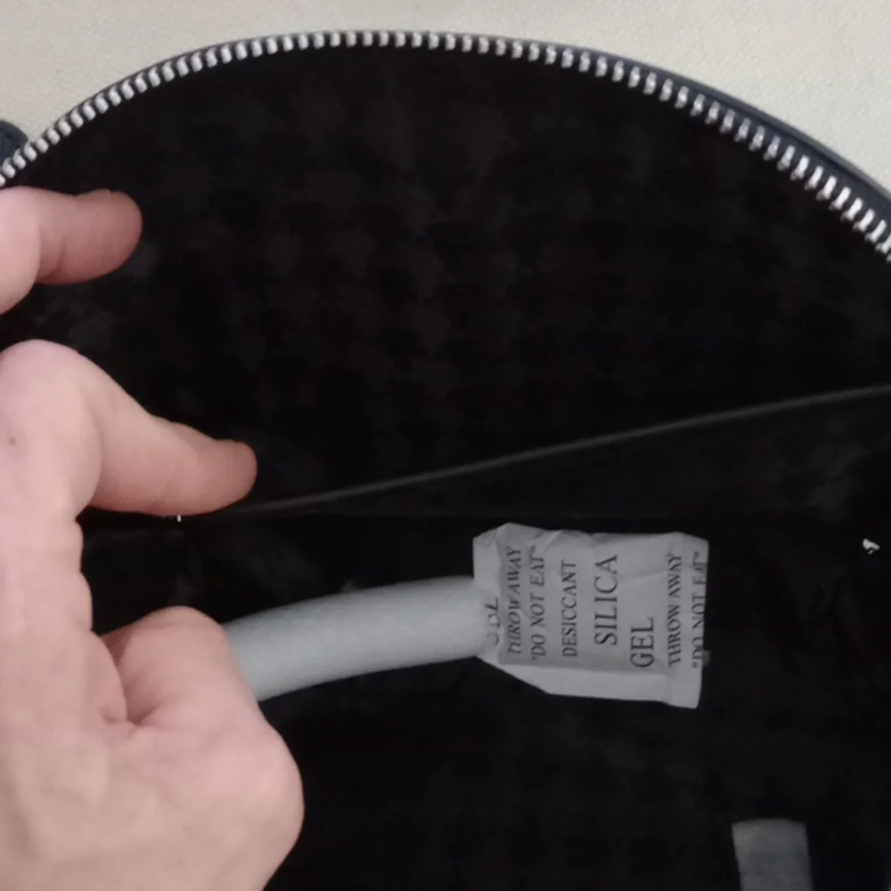 BNWT Karl Largerfeld silver & black crossbody bag with face logo - Picture 10 of 13